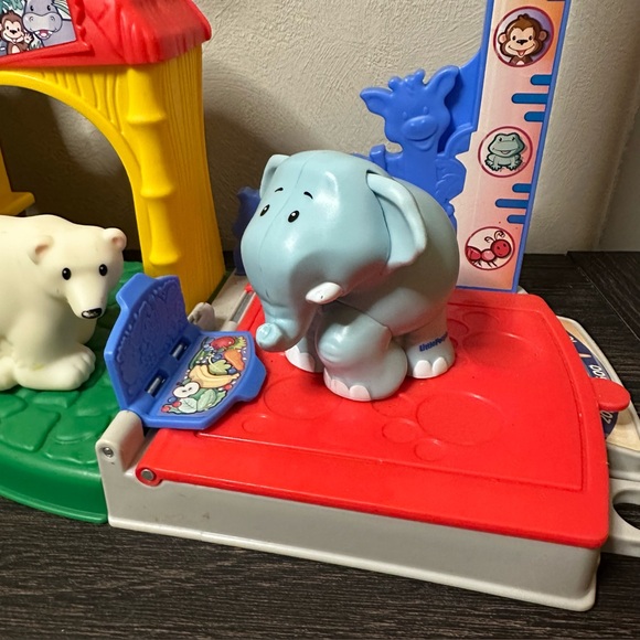 Fisher-Price Little People Big Animal Zoo 5 LP figures and Fence - Picture 2 of 12